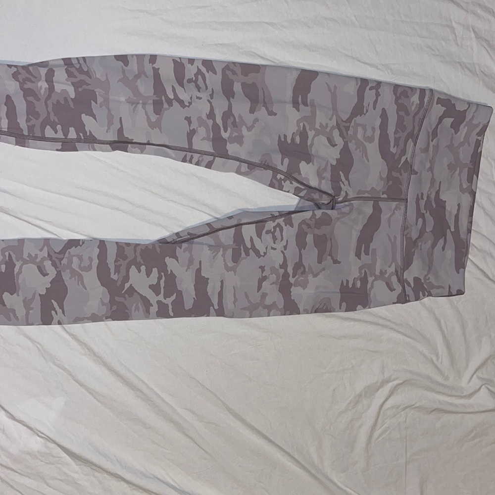 ✨PURPLE CAMO LULULEMON LEGGINGS✨